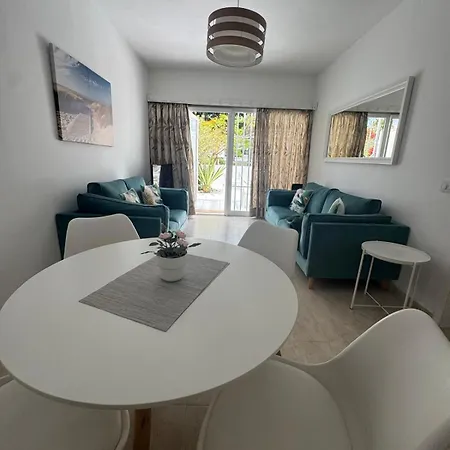 Eureka Big Terrace And Pool طوستا ديل سيلونثيو